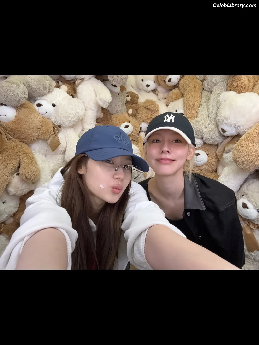 Minatozaki Sana (TWICE) photo 9 of 1068