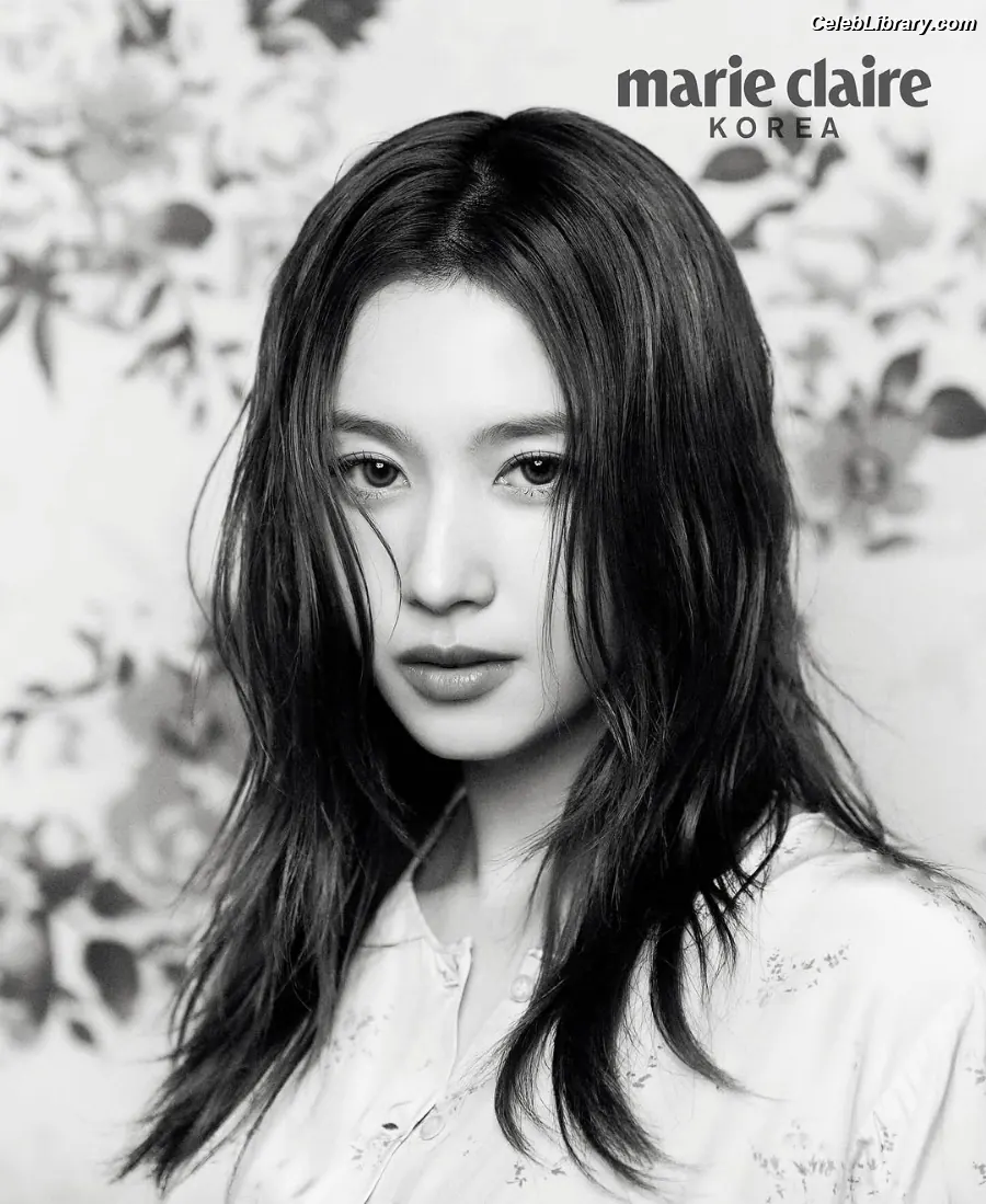 Minatozaki Sana (TWICE) photo 5 of 1068