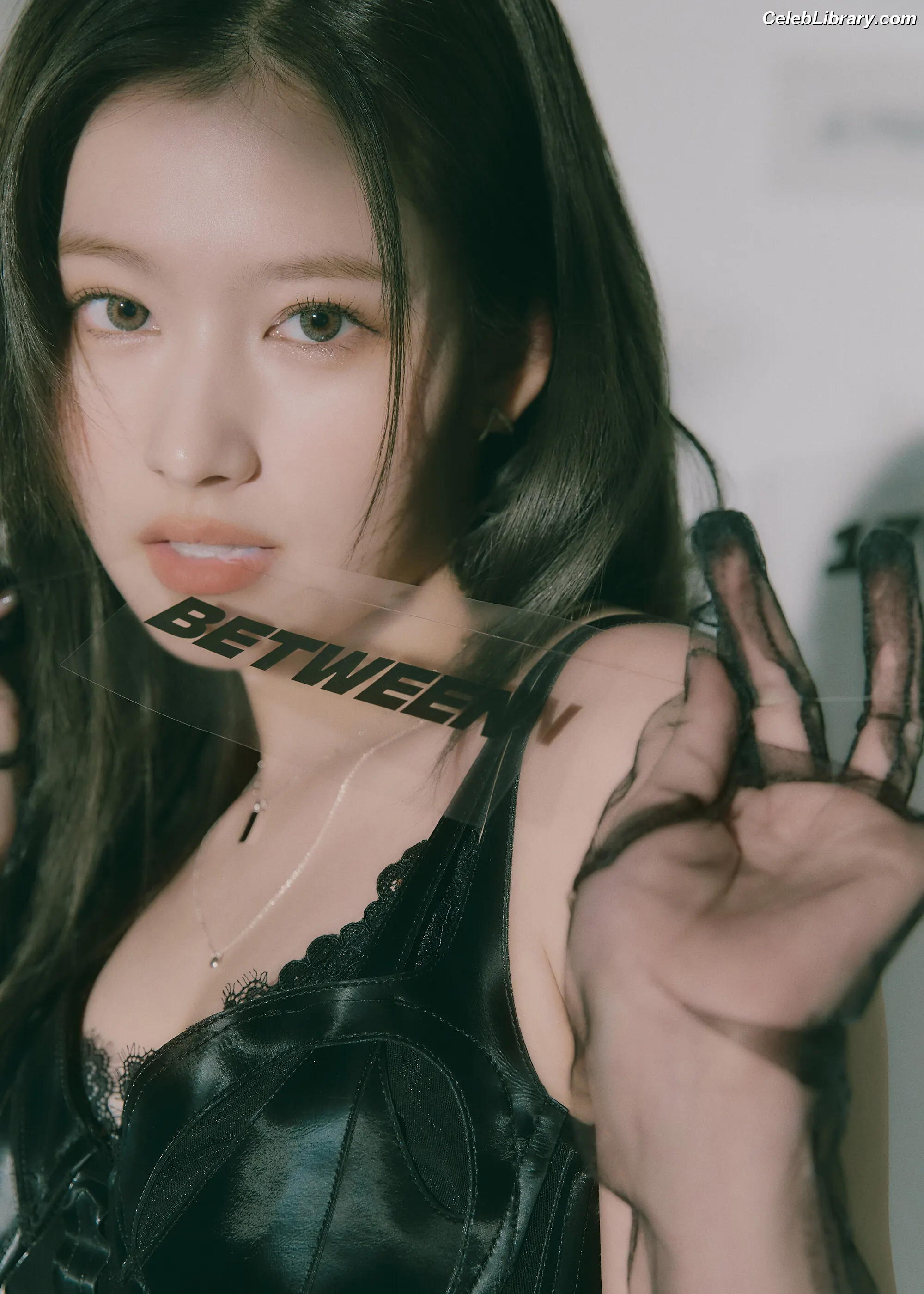 Minatozaki Sana (TWICE) photo 9 of 1068