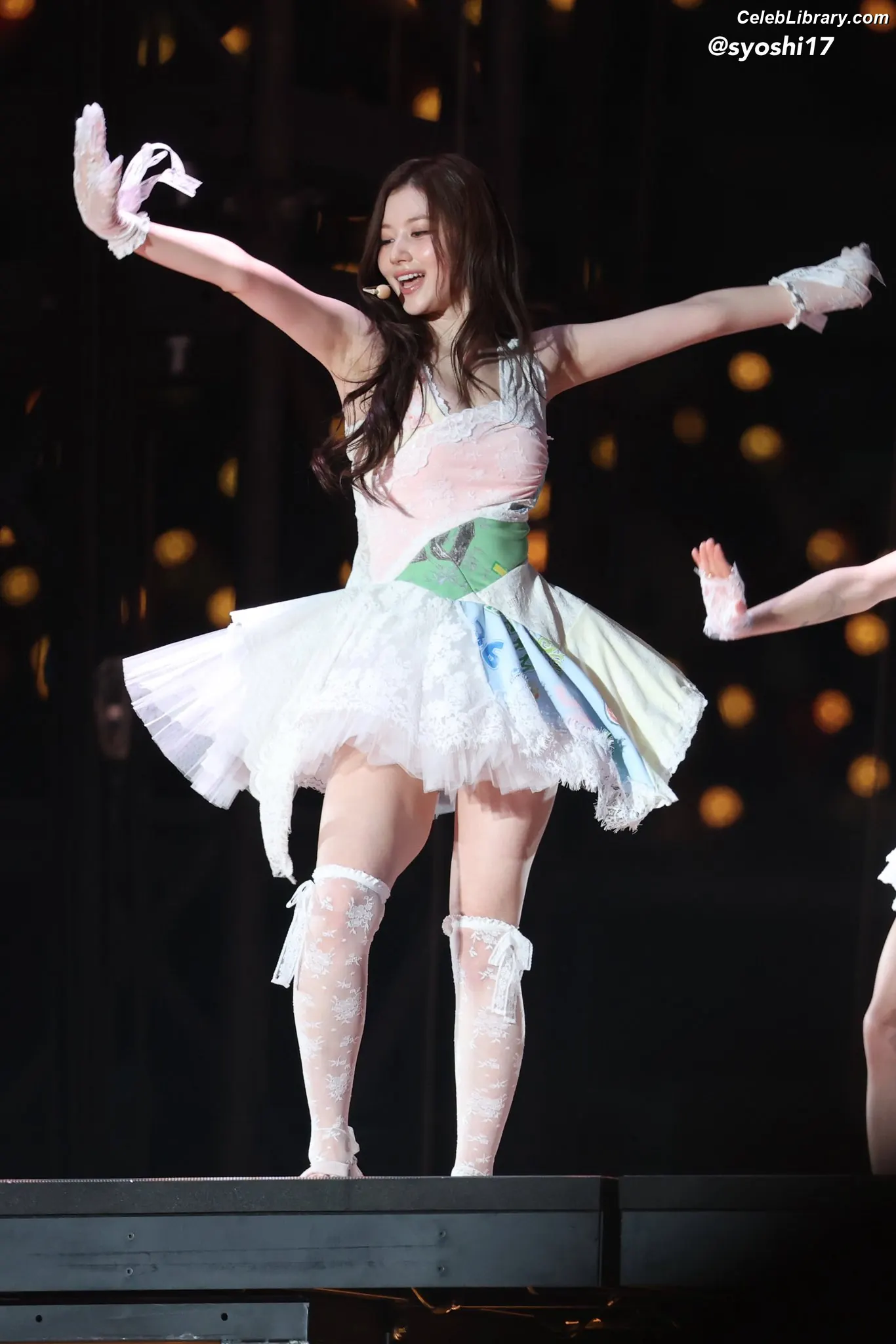 Minatozaki Sana (TWICE) photo 14 of 1068