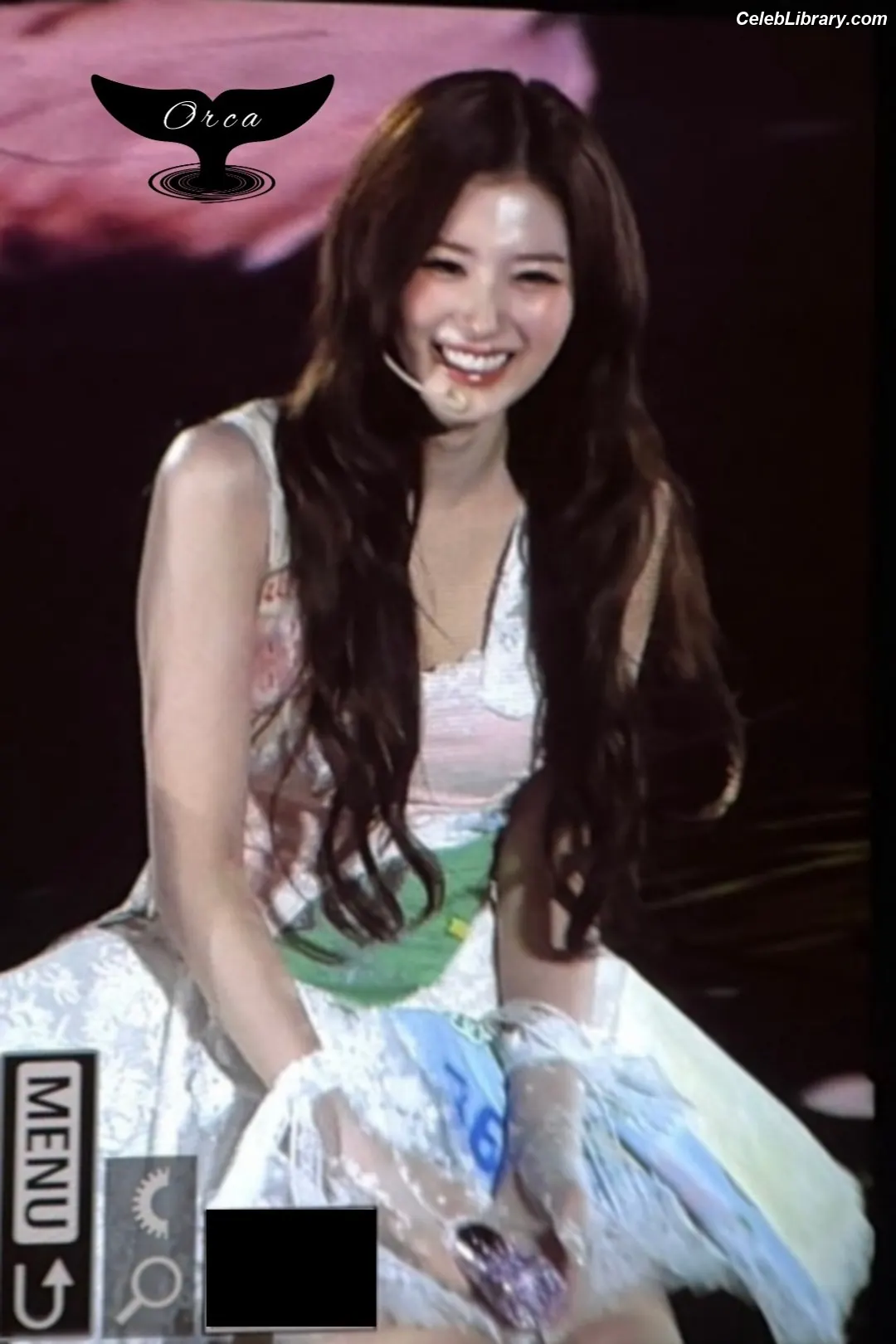 Minatozaki Sana (TWICE) photo 17 of 1068