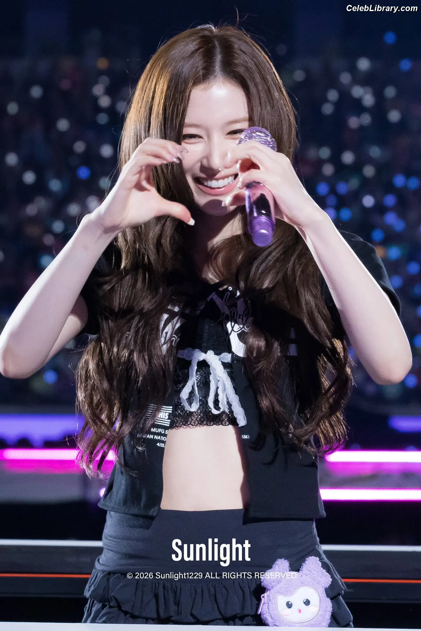 Minatozaki Sana (TWICE) photo 1 of 1068