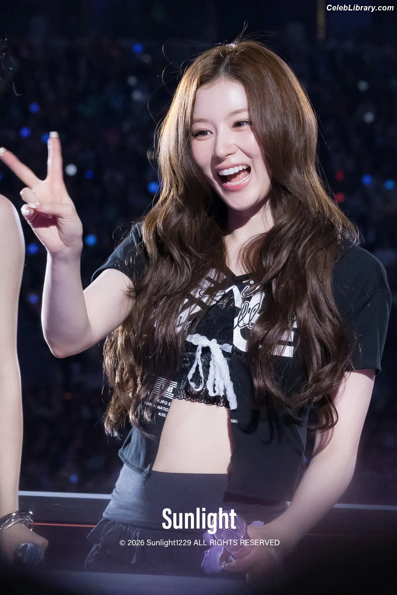 Minatozaki Sana (TWICE) photo 2 of 1068