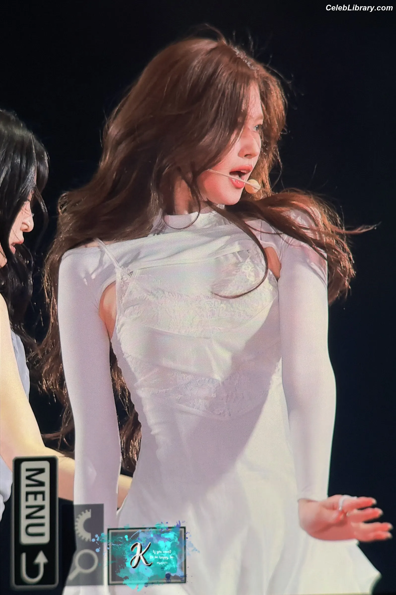 Minatozaki Sana (TWICE) photo 5 of 1068