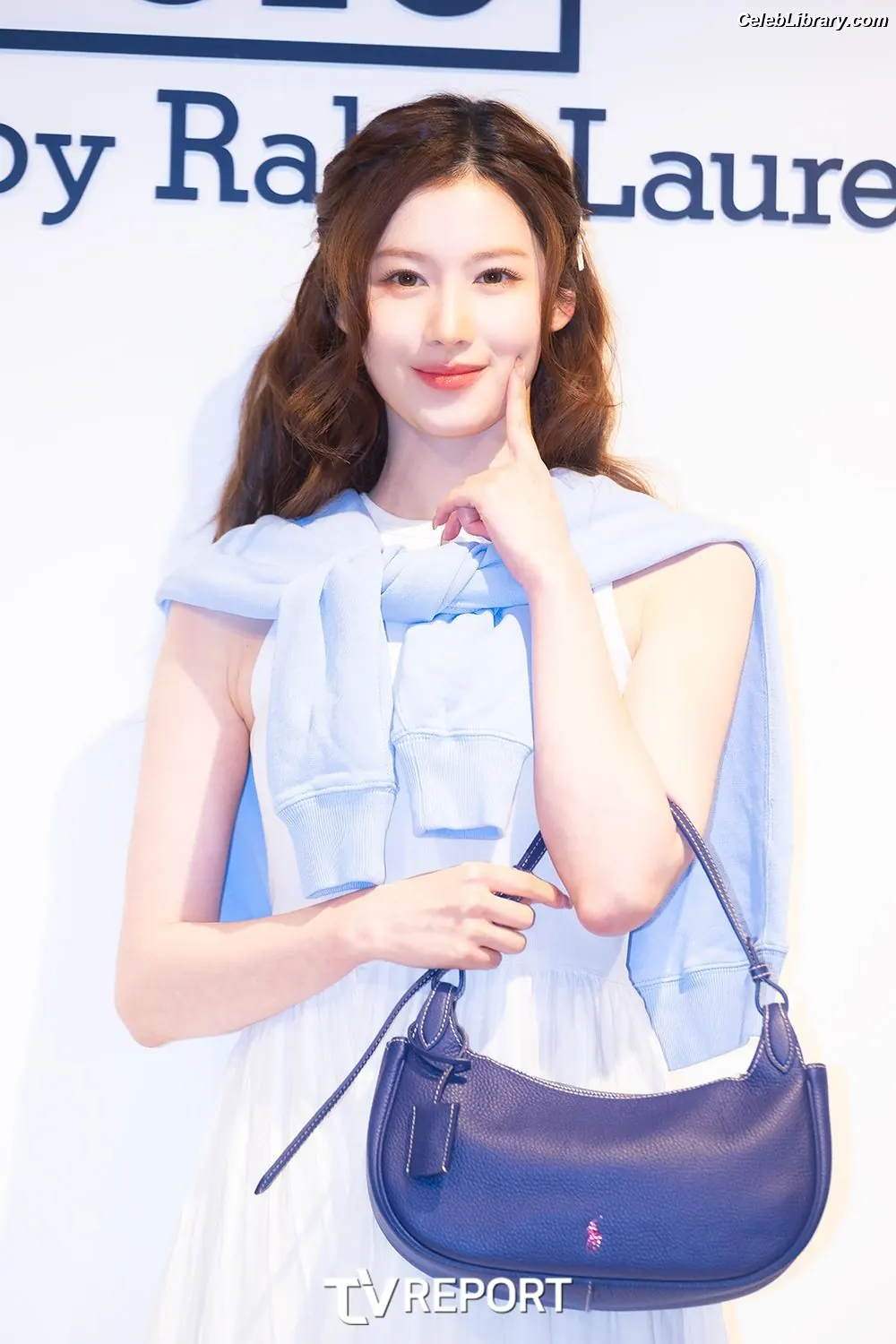 Minatozaki Sana (TWICE) photo 21 of 1068