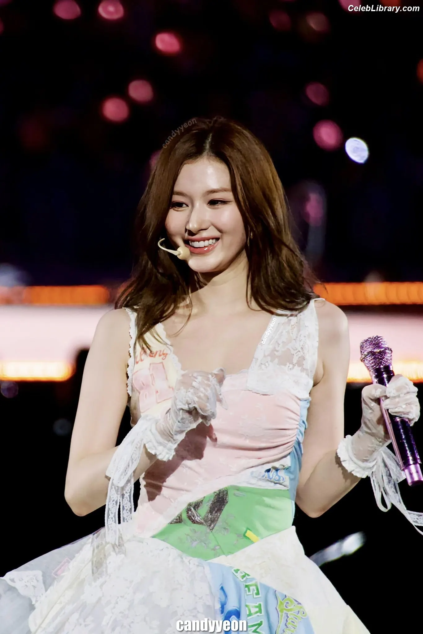 Minatozaki Sana (TWICE) photo 10 of 1068