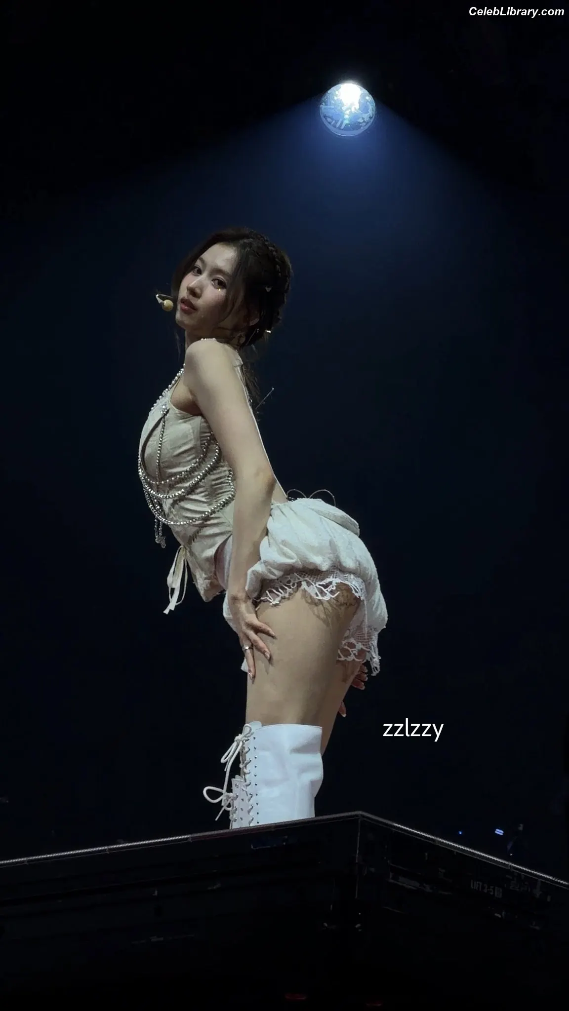 Minatozaki Sana (TWICE) photo 19 of 1068