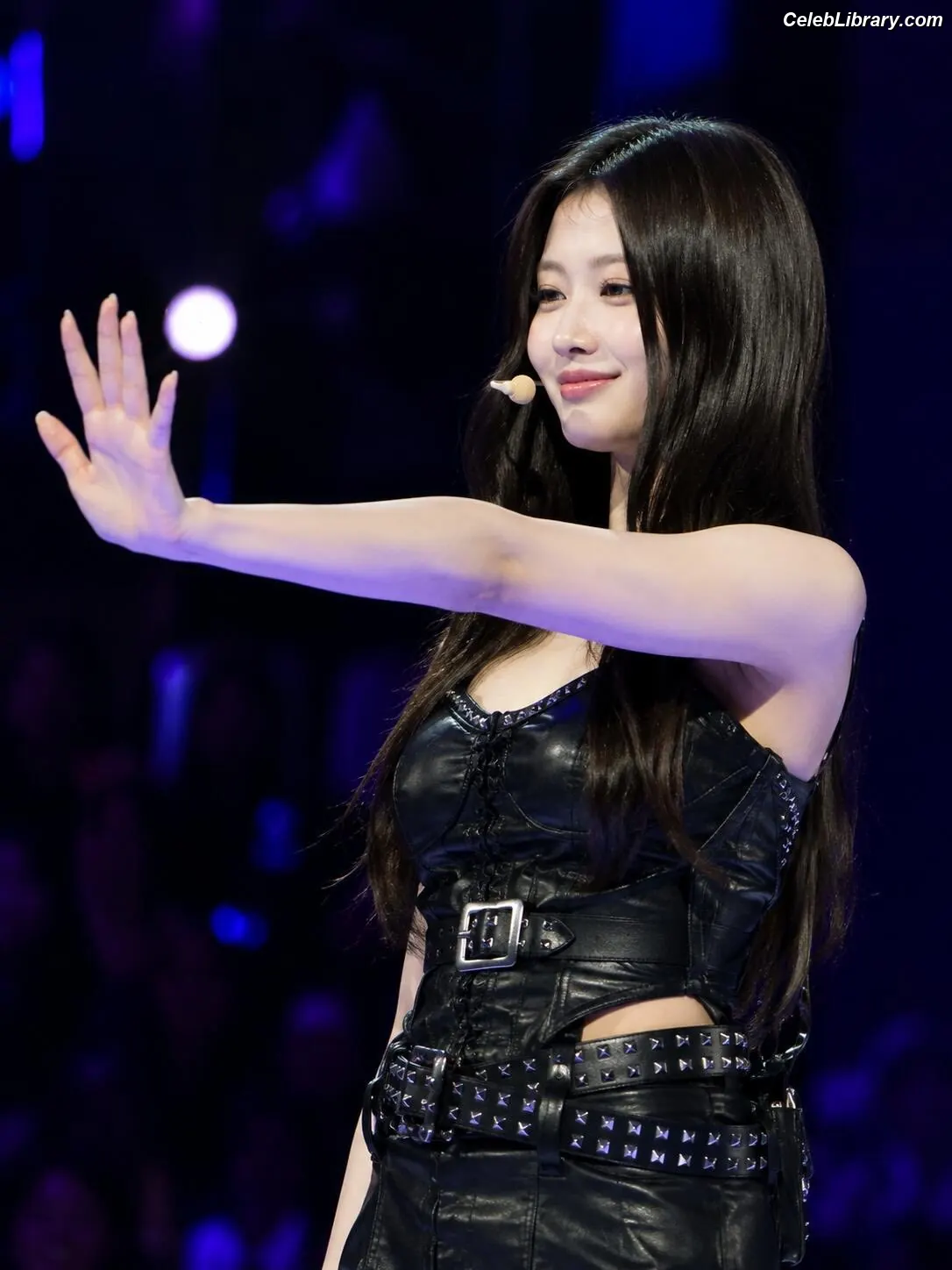 Minatozaki Sana (TWICE) photo 23 of 1068
