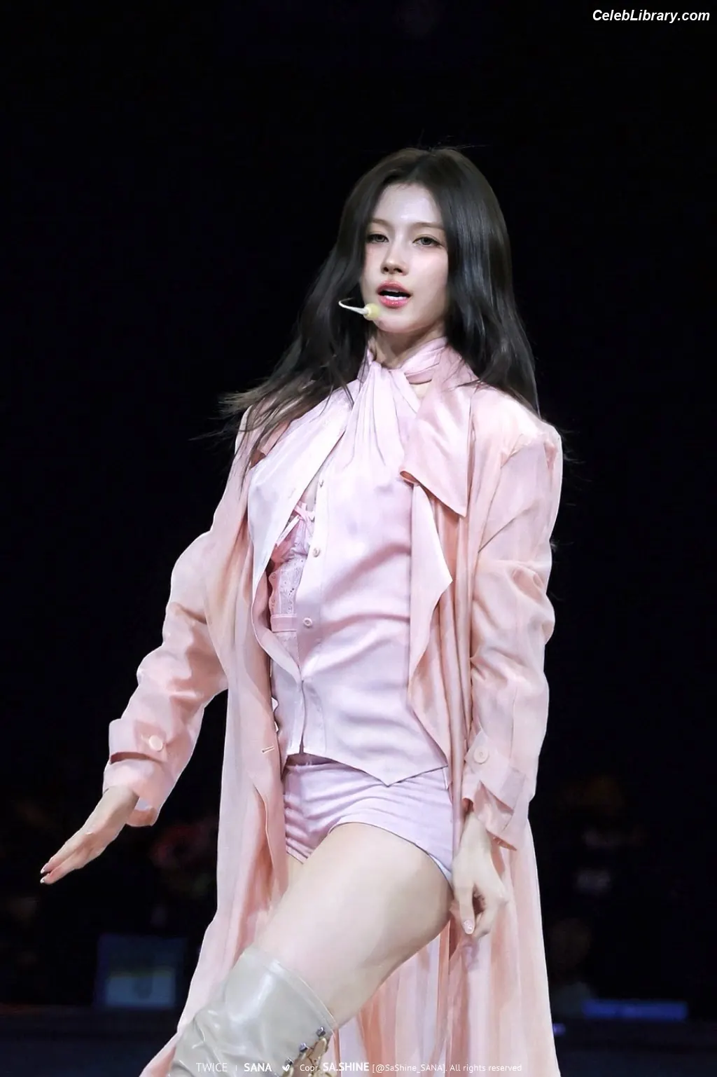 Minatozaki Sana (TWICE) photo 24 of 1068