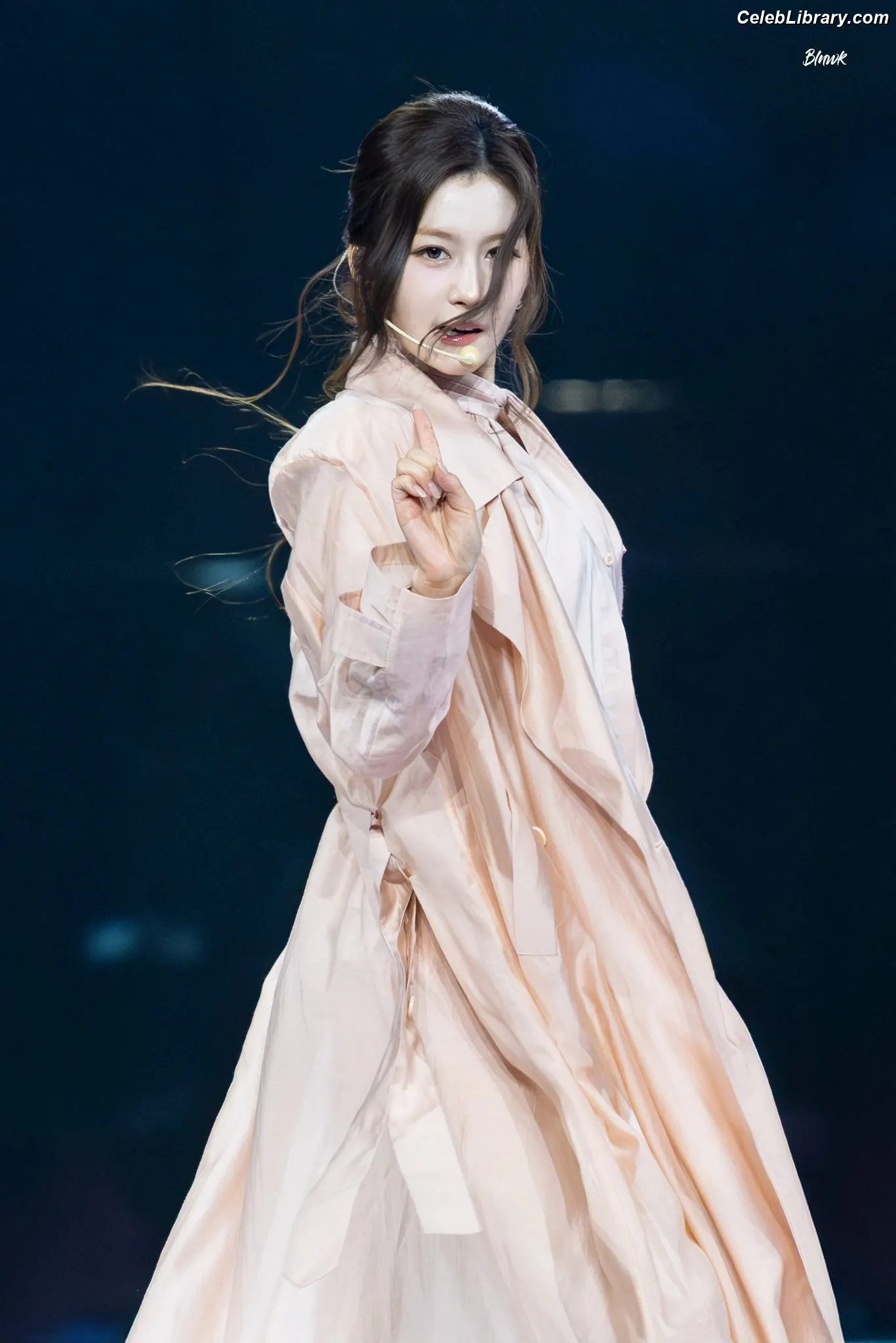 Minatozaki Sana (TWICE) photo 6 of 1068