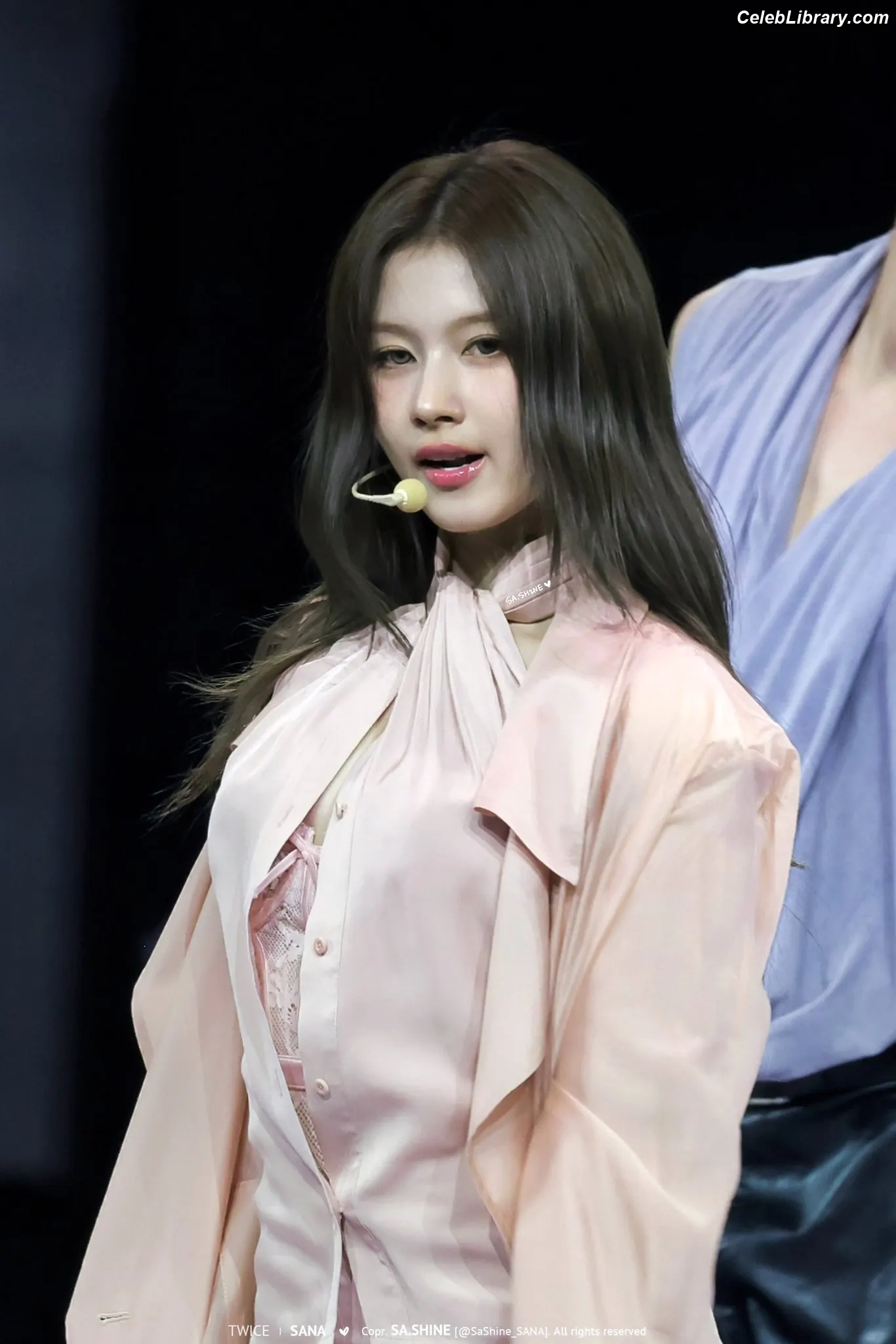 Minatozaki Sana (TWICE) photo 13 of 1068