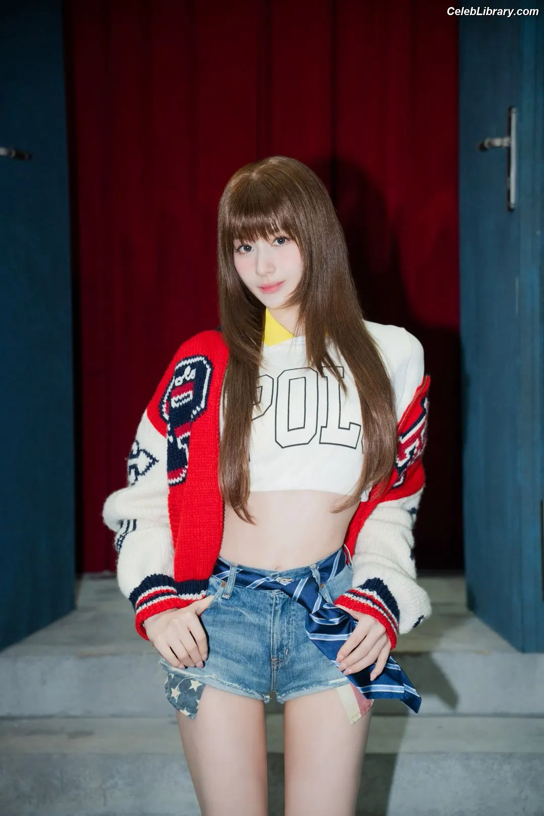 Minatozaki Sana (TWICE) photo 20 of 1068