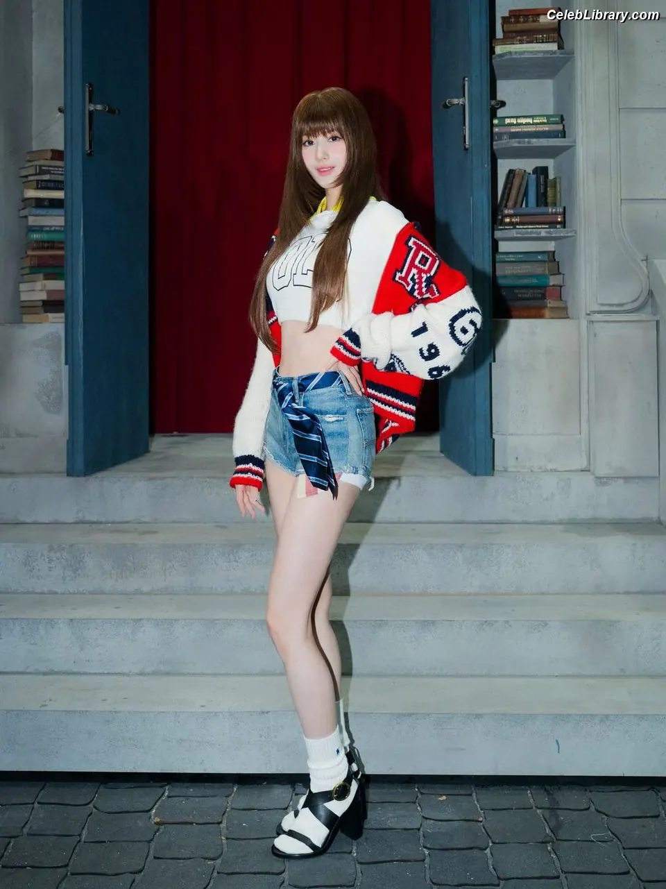 Minatozaki Sana (TWICE) photo 23 of 1068