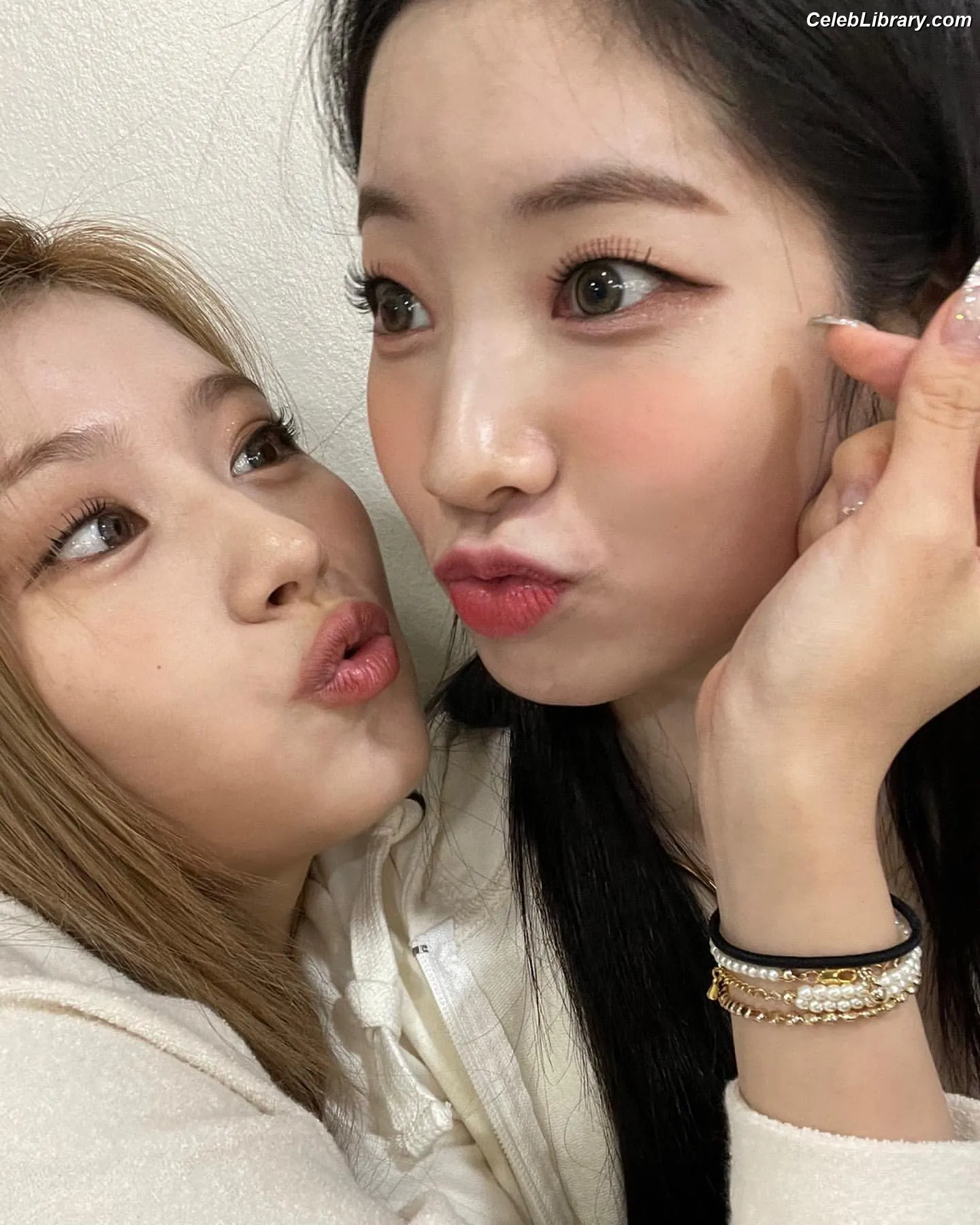 Minatozaki Sana (TWICE) photo 4 of 1068