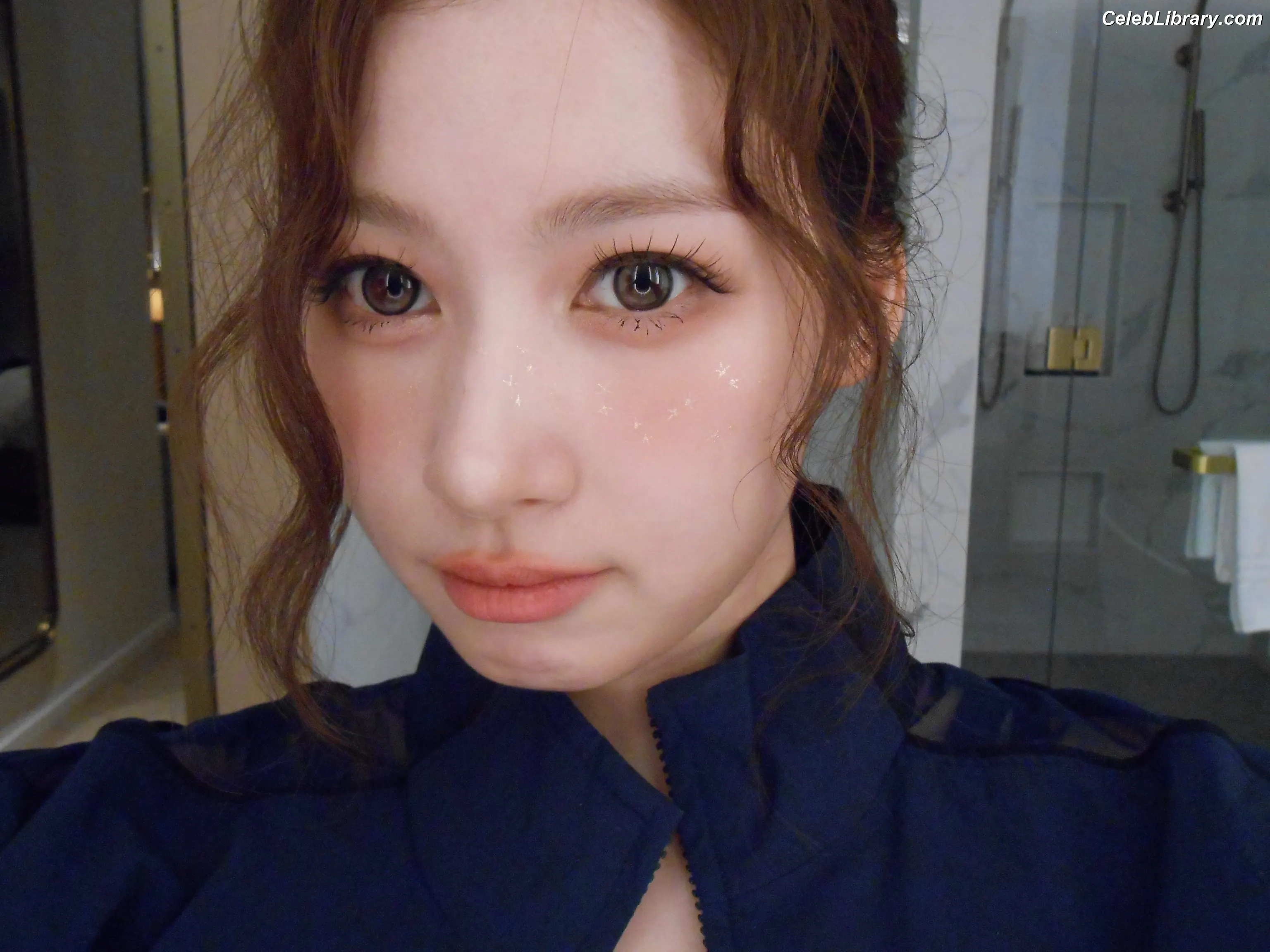 Minatozaki Sana (TWICE) photo 1 of 1068