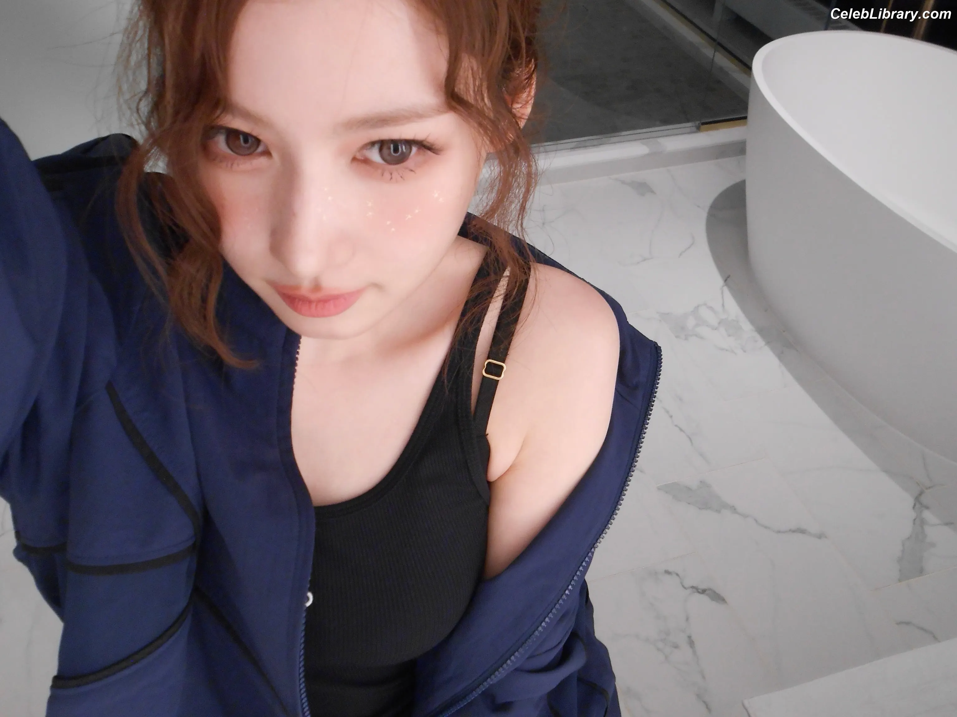 Minatozaki Sana (TWICE) photo 2 of 1068
