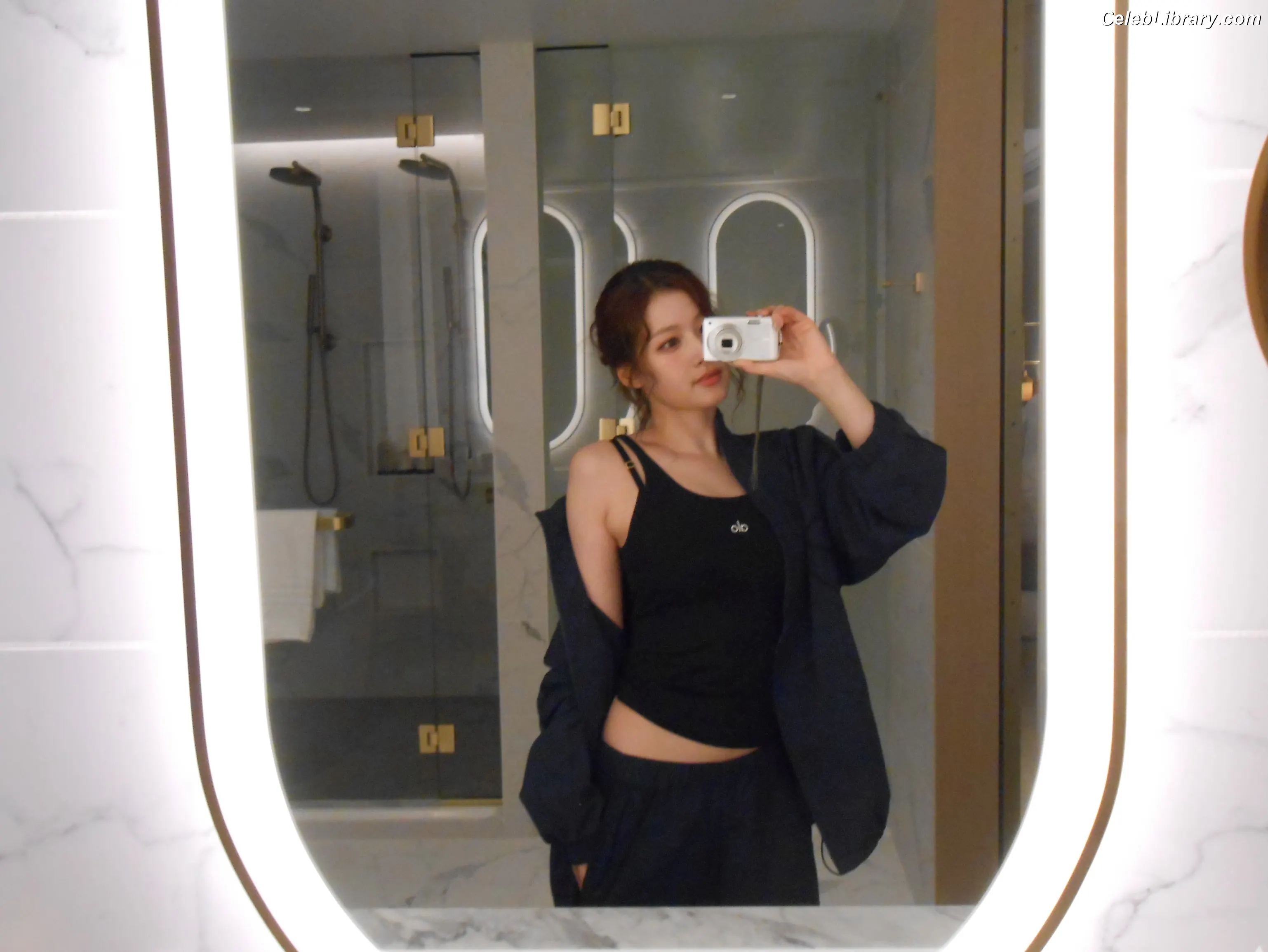 Minatozaki Sana (TWICE) photo 4 of 1068
