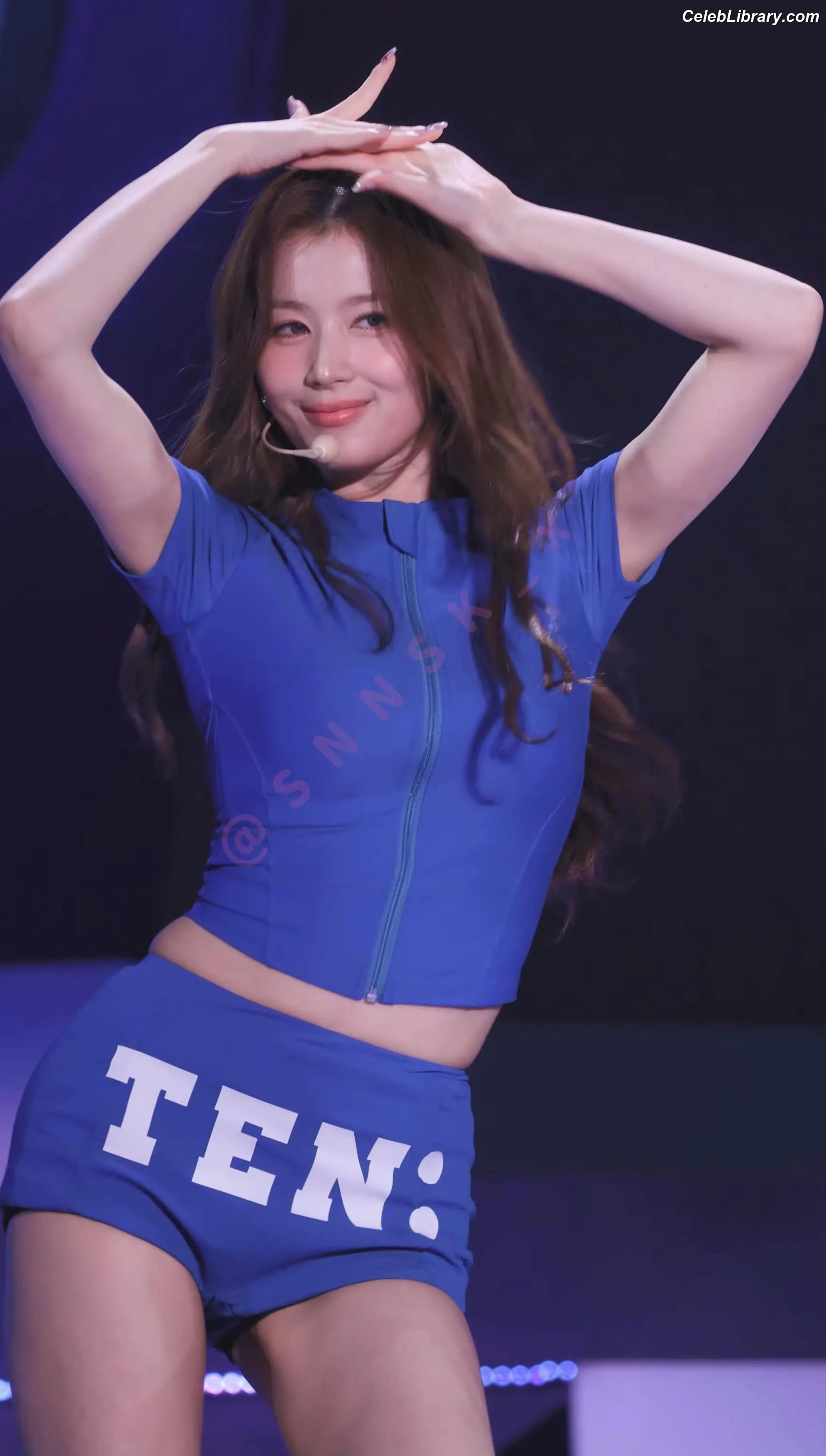 Minatozaki Sana (TWICE) photo 14 of 1068