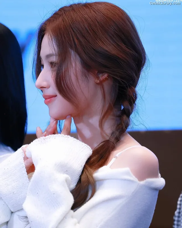 Minatozaki Sana (TWICE) photo 9 of 1069