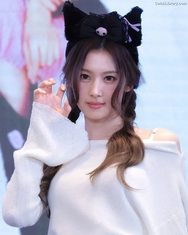 Minatozaki Sana (TWICE) photo 11 of 1069