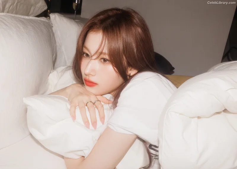 Minatozaki Sana (TWICE) photo 15 of 1069