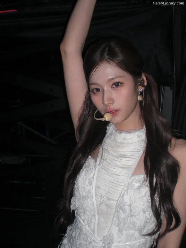 Minatozaki Sana (TWICE) photo 22 of 1069