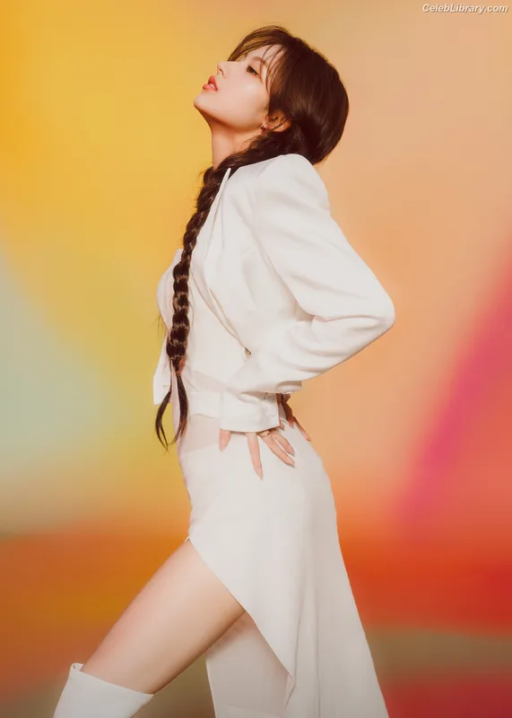 Minatozaki Sana (TWICE) photo 24 of 1069