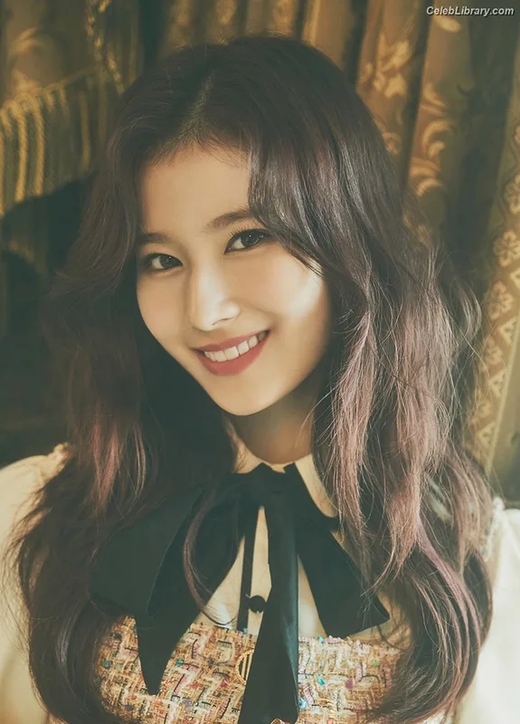 Minatozaki Sana (TWICE) photo 1 of 1069