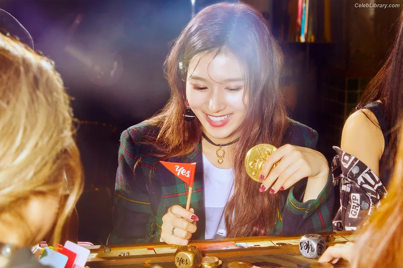Minatozaki Sana (TWICE) photo 3 of 1069