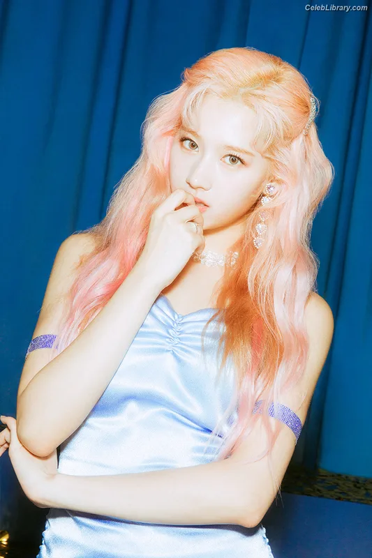 Minatozaki Sana (TWICE) photo 5 of 1069