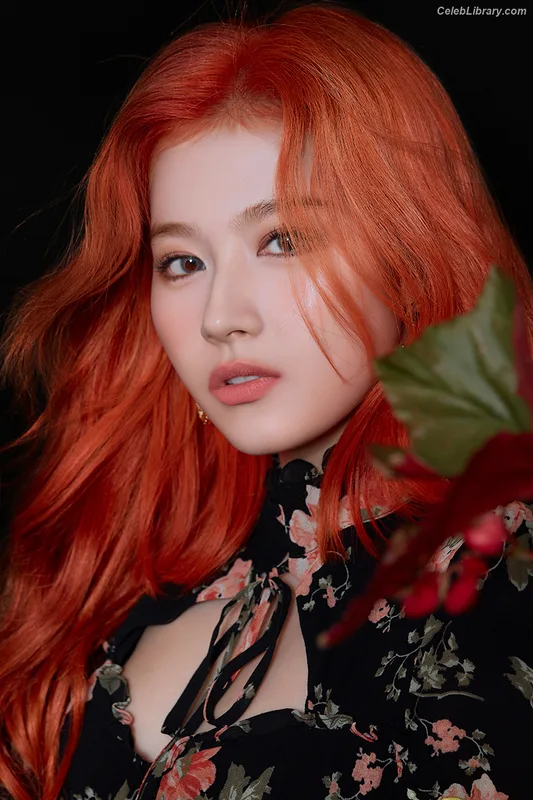 Minatozaki Sana (TWICE) photo 7 of 1069