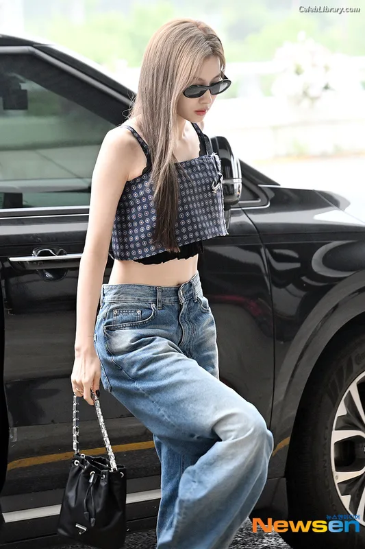 Minatozaki Sana (TWICE) photo 11 of 1069