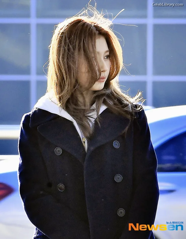 Minatozaki Sana (TWICE) photo 2 of 1069
