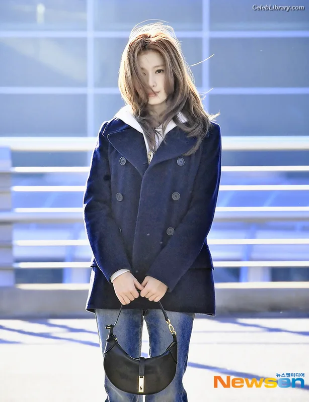 Minatozaki Sana (TWICE) photo 5 of 1069