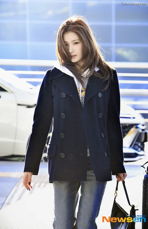 Minatozaki Sana (TWICE) photo 9 of 1069