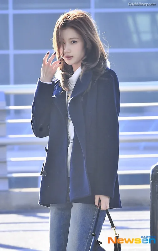 Minatozaki Sana (TWICE) photo 11 of 1069