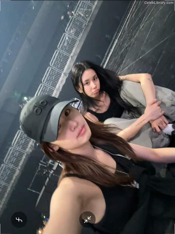 Minatozaki Sana (TWICE) photo 15 of 1069