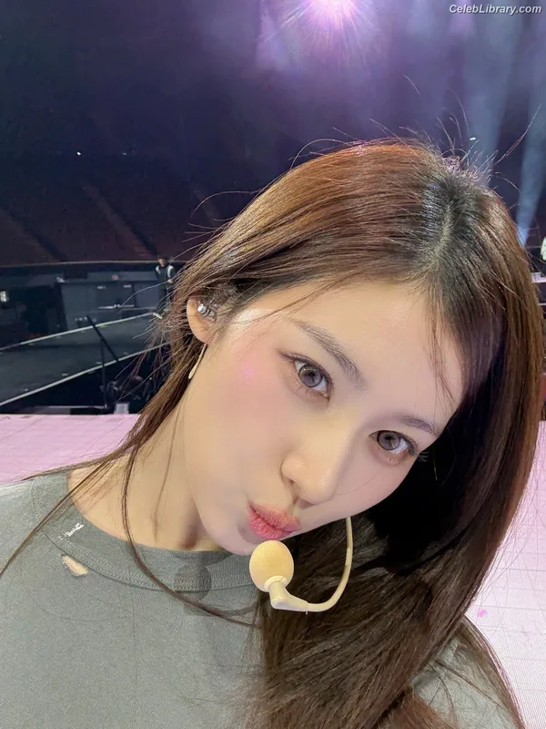 Minatozaki Sana (TWICE) photo 22 of 1069