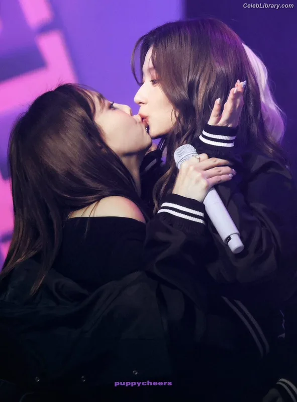 Minatozaki Sana (TWICE) photo 24 of 1069