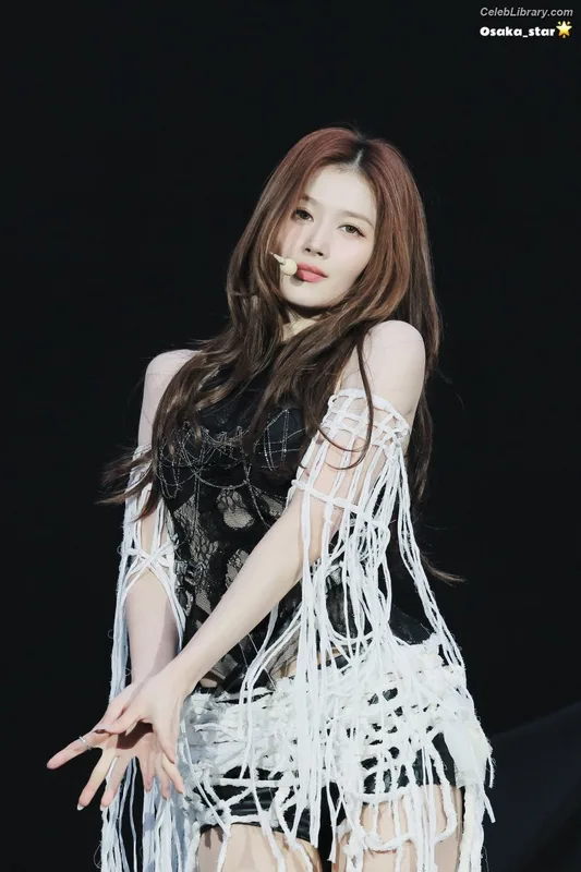 Minatozaki Sana (TWICE) photo 4 of 1069
