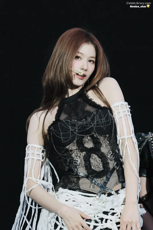 Minatozaki Sana (TWICE) photo 7 of 1069