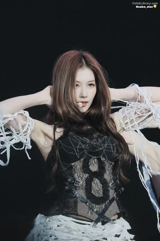 Minatozaki Sana (TWICE) photo 8 of 1069