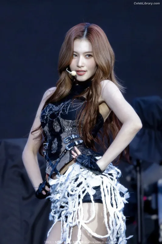 Minatozaki Sana (TWICE) photo 18 of 1069