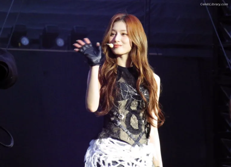 Minatozaki Sana (TWICE) photo 19 of 1069