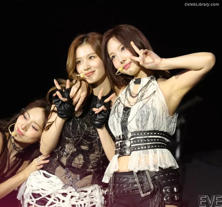 Minatozaki Sana (TWICE) photo 22 of 1069