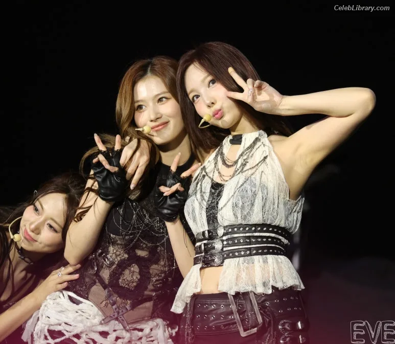 Minatozaki Sana (TWICE) photo 23 of 1069