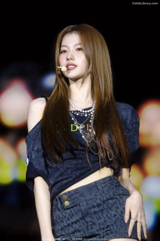 Minatozaki Sana (TWICE) photo 24 of 1069