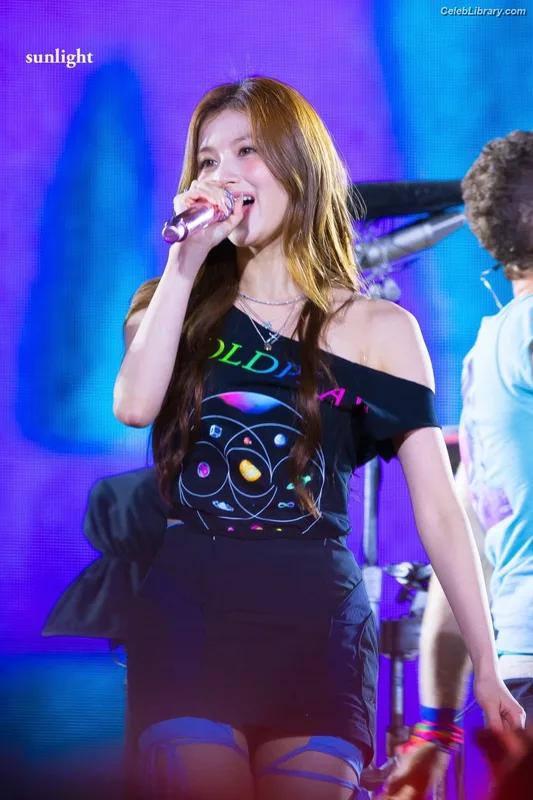 Minatozaki Sana (TWICE) photo 13 of 1069