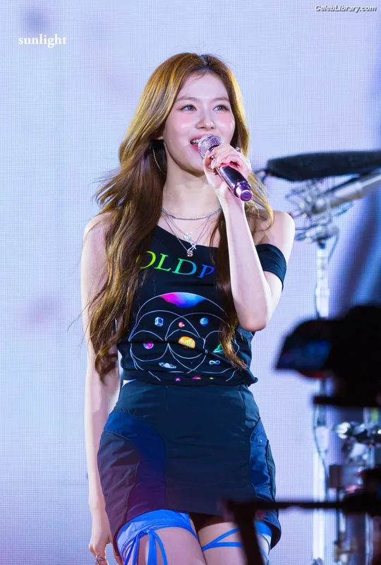 Minatozaki Sana (TWICE) photo 16 of 1069