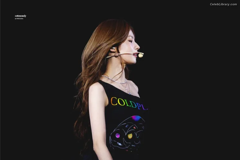 Minatozaki Sana (TWICE) photo 17 of 1069